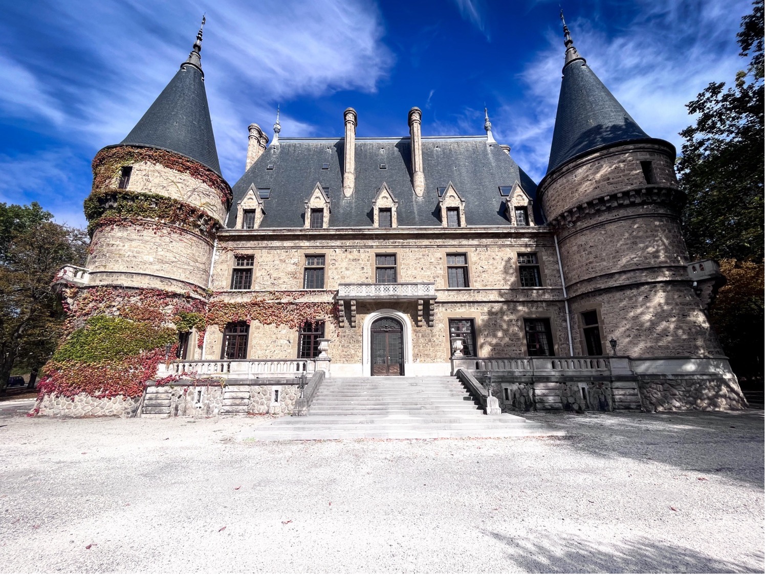 Façade du château accueillant le DanaeCare Lab