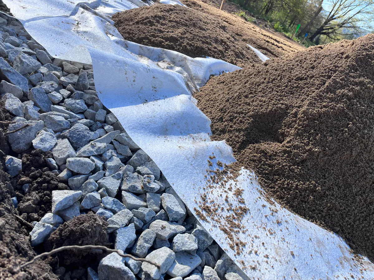 Mise en place des fondations d’une allée de la Pépinière du DanaeCare Lab